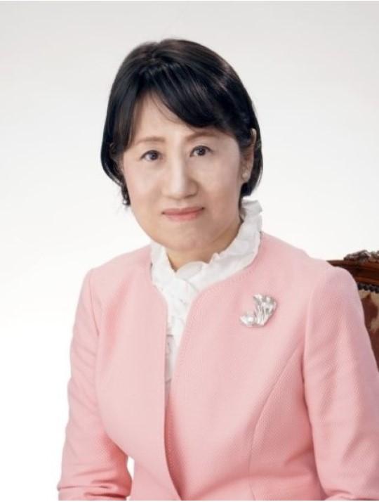 学長　田中マキ子