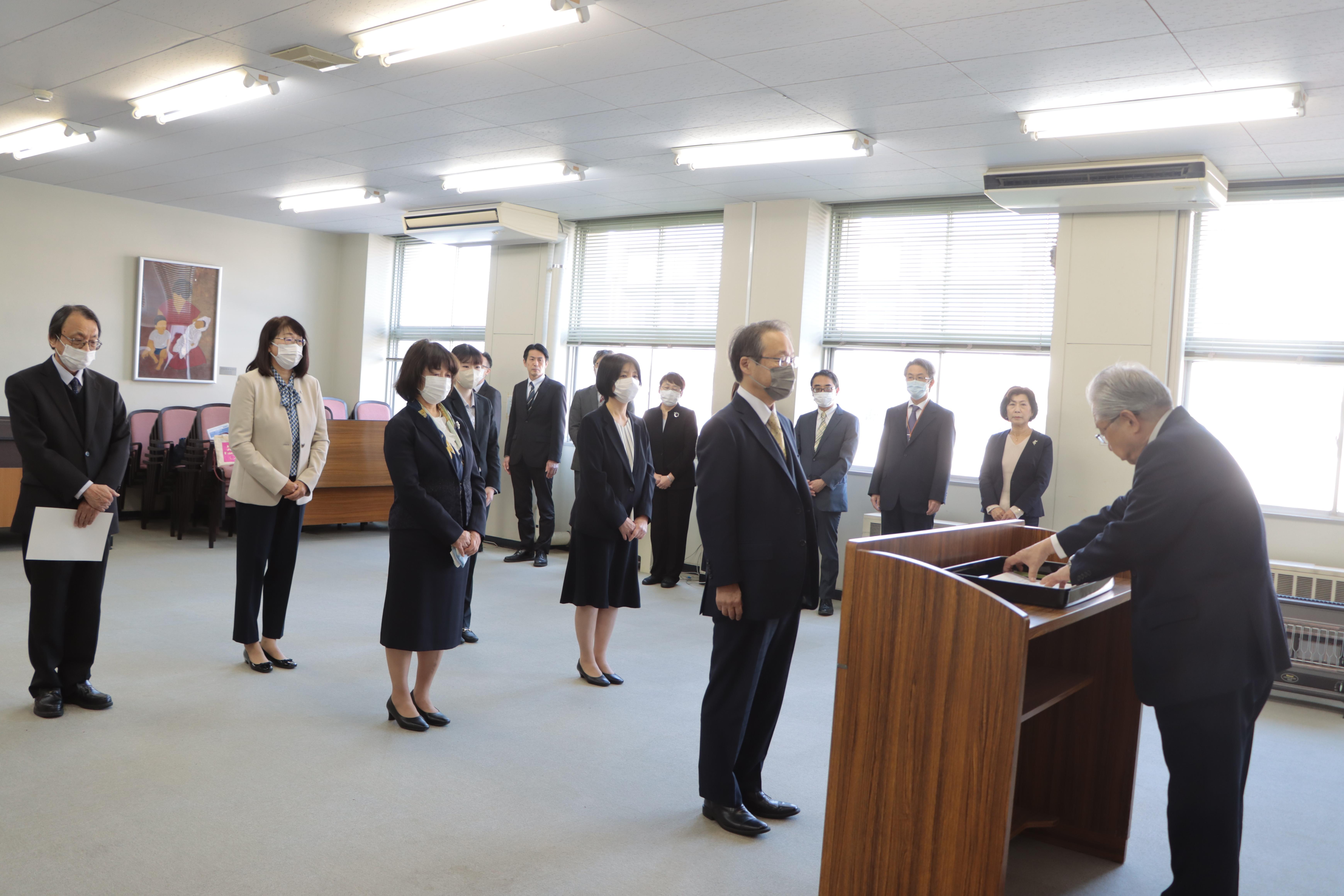 辞令交付式の様子の写真