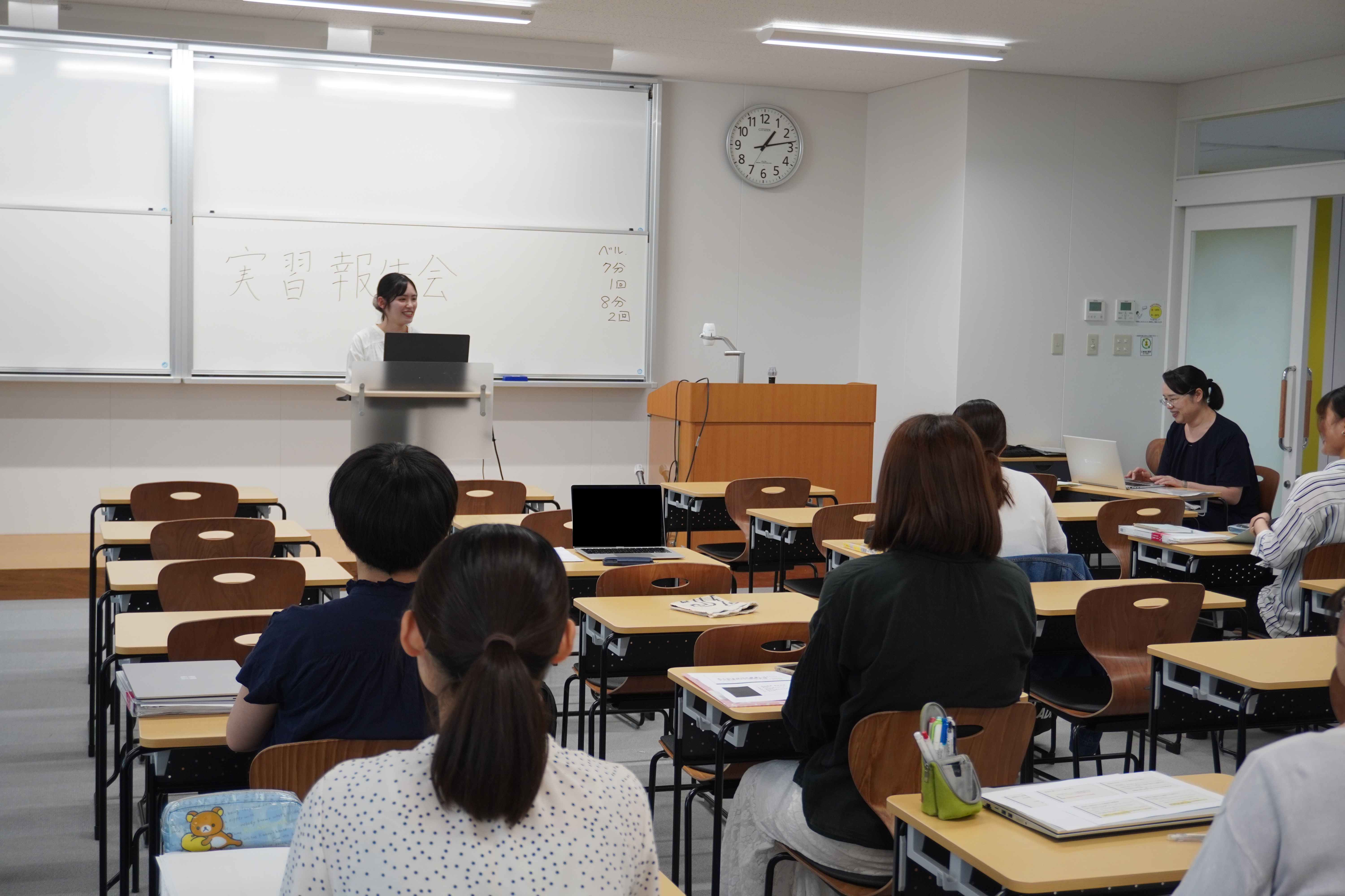 実習報告会の発表の様子