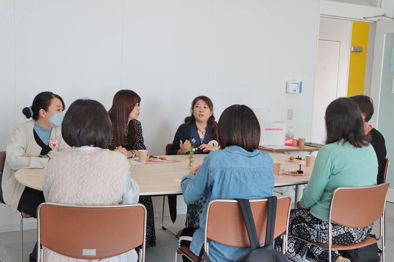 ママかんフリーカフェ 意見交換の様子