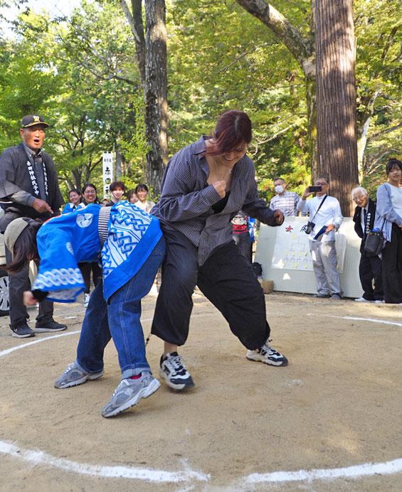 女子尻相撲大会の様子