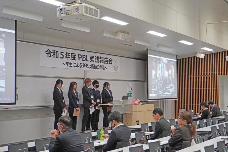 大学リーグやまぐち主催「令和5年度PBL実践報告会～学生による新たな価値の創造～」の様子1