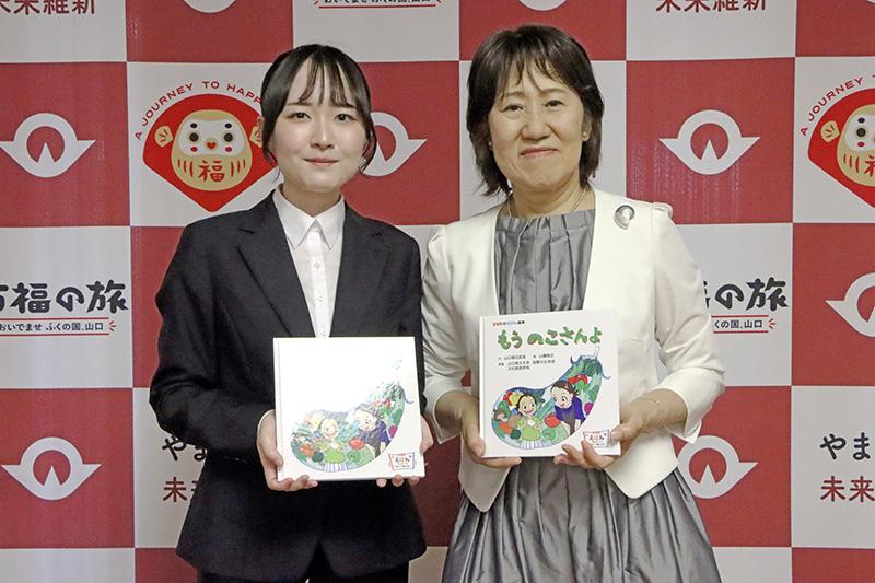 絵本完成贈呈の様子3