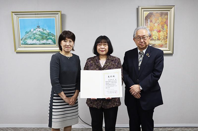 園田純子准教授 受賞の様子1