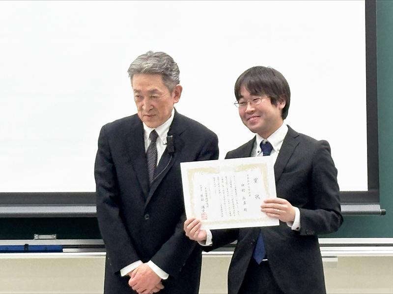 図書館研究奨励賞受賞の様子2