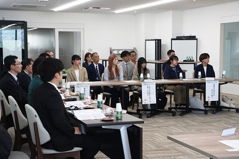 政務官来学の様子2