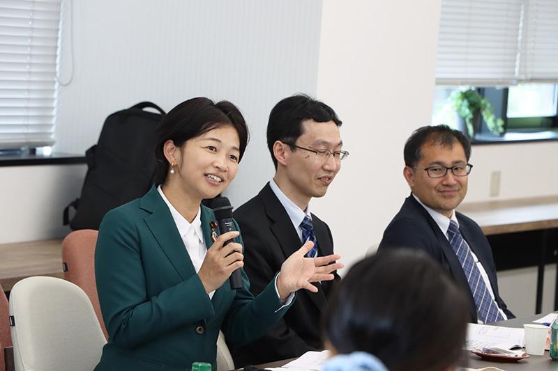 政務官来学の様子6
