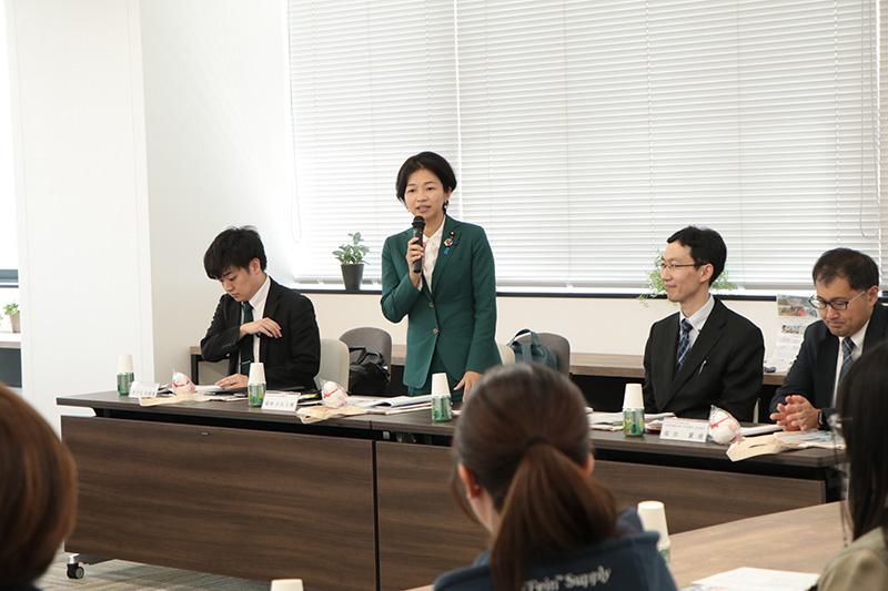 政務官来学の様子1