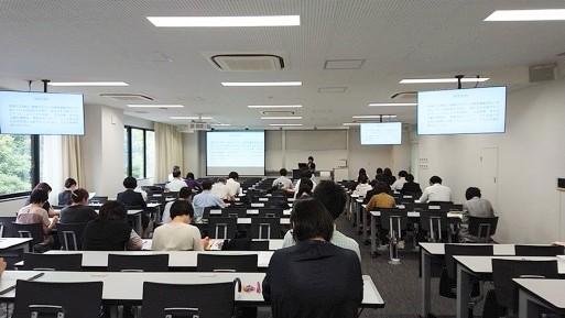 「中間発表会」授業の様子