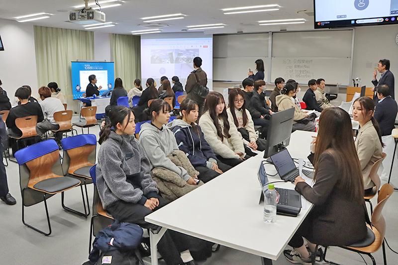 情報に特化した企業12社との交流会