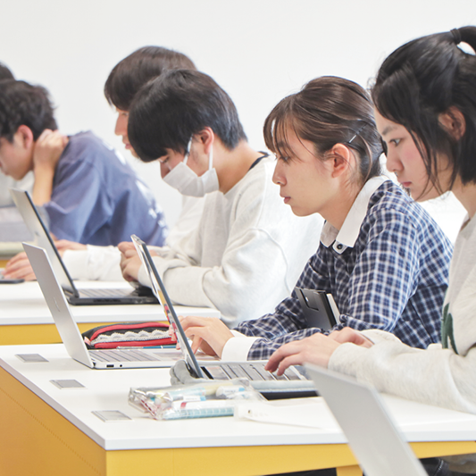 情報社会学科の授業の様子