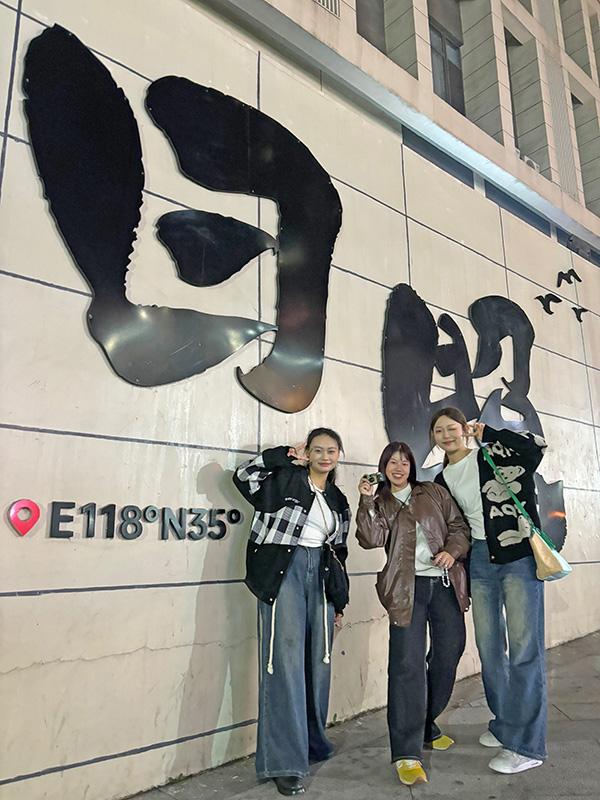 昨年、県立大に留学に来て私が担当していた日本語学科の学生と再会