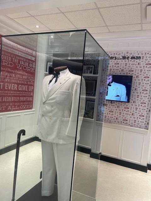 様々なKFCのグッズや展示品1