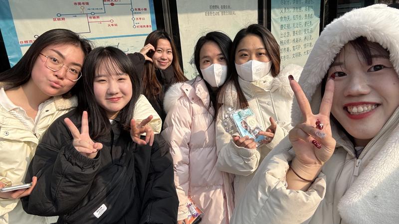 帰国前友人が見送りに来てくれた様子