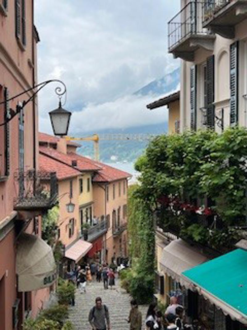コモ湖周辺の街並