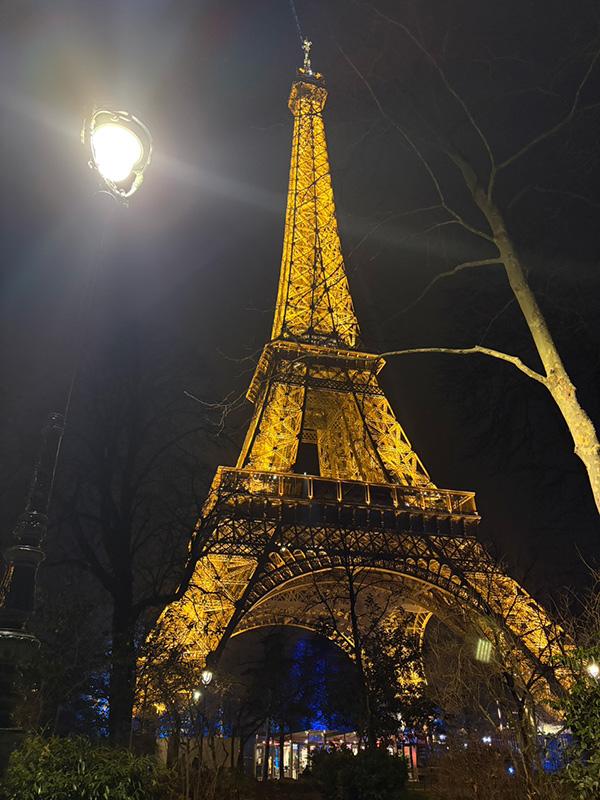 夜のエッフェル塔