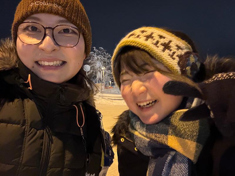 スーパーに買い物に行く途中で友人と取った写真